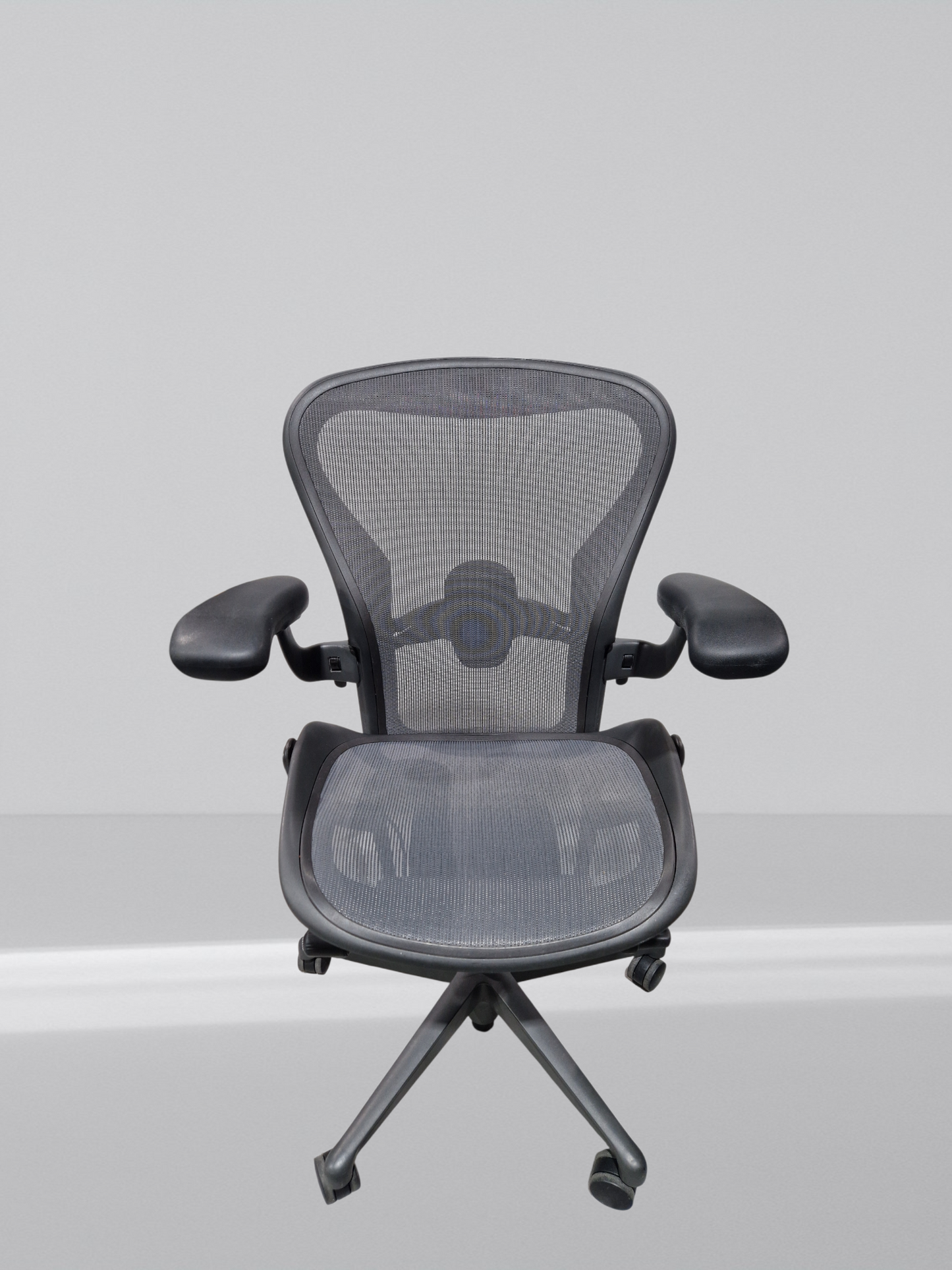 HERMAN MILLER AERON REMASTERD SIZE B