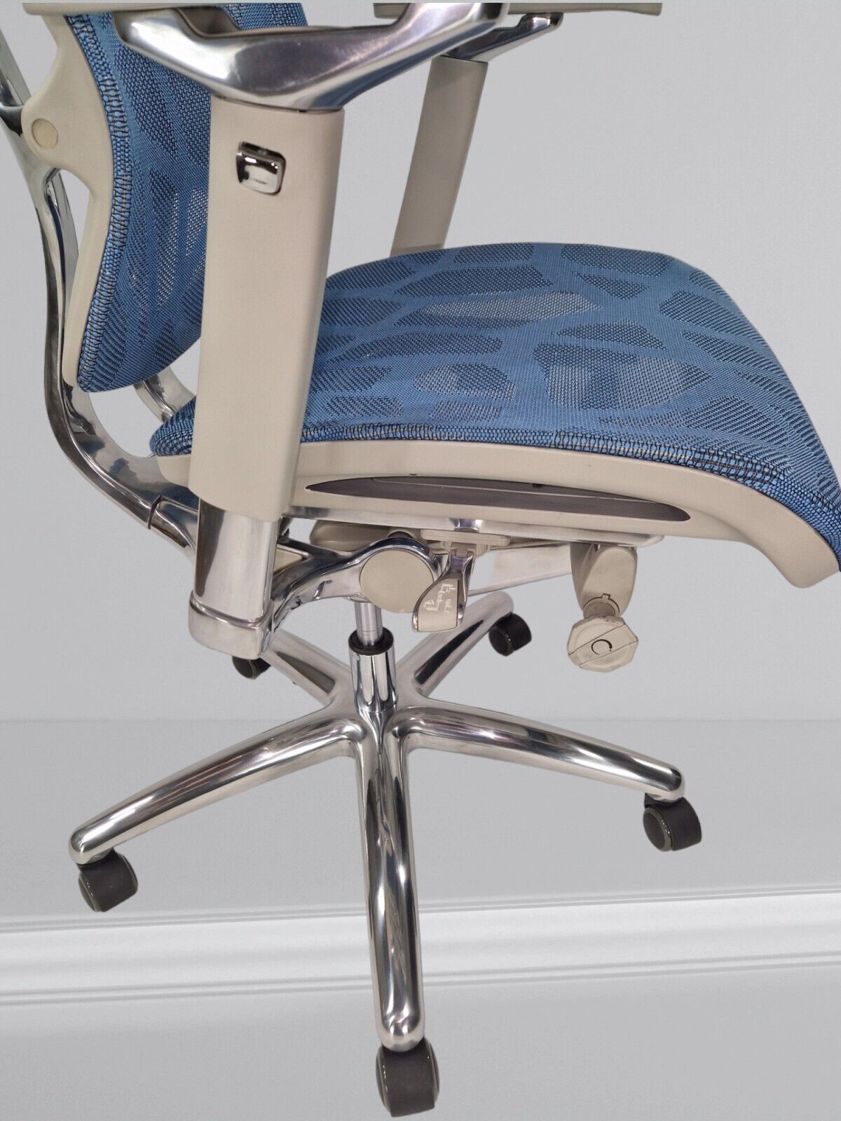 NEFIL FULL MESH OFFICE CHAIR WITH HEADREST IN BLUE MESH GREY FRAME