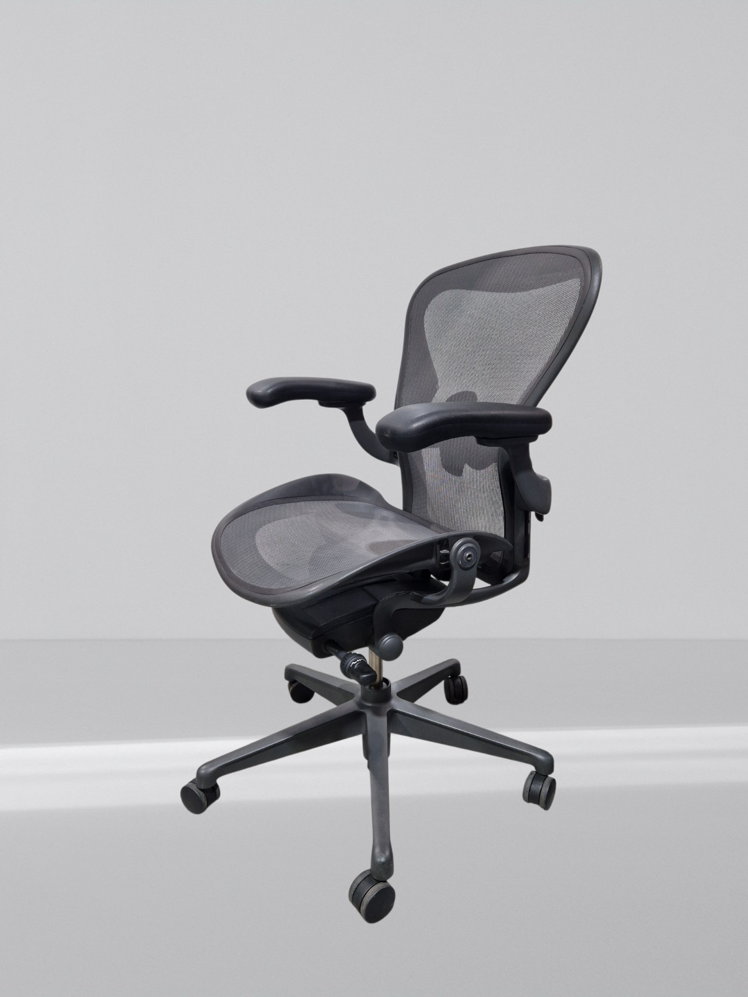 HERMAN MILLER AERON REMASTERD SIZE B