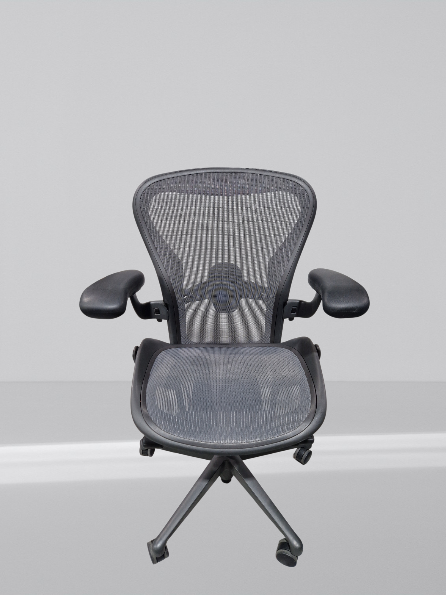 HERMAN MILLER AERON REMASTERD SIZE B