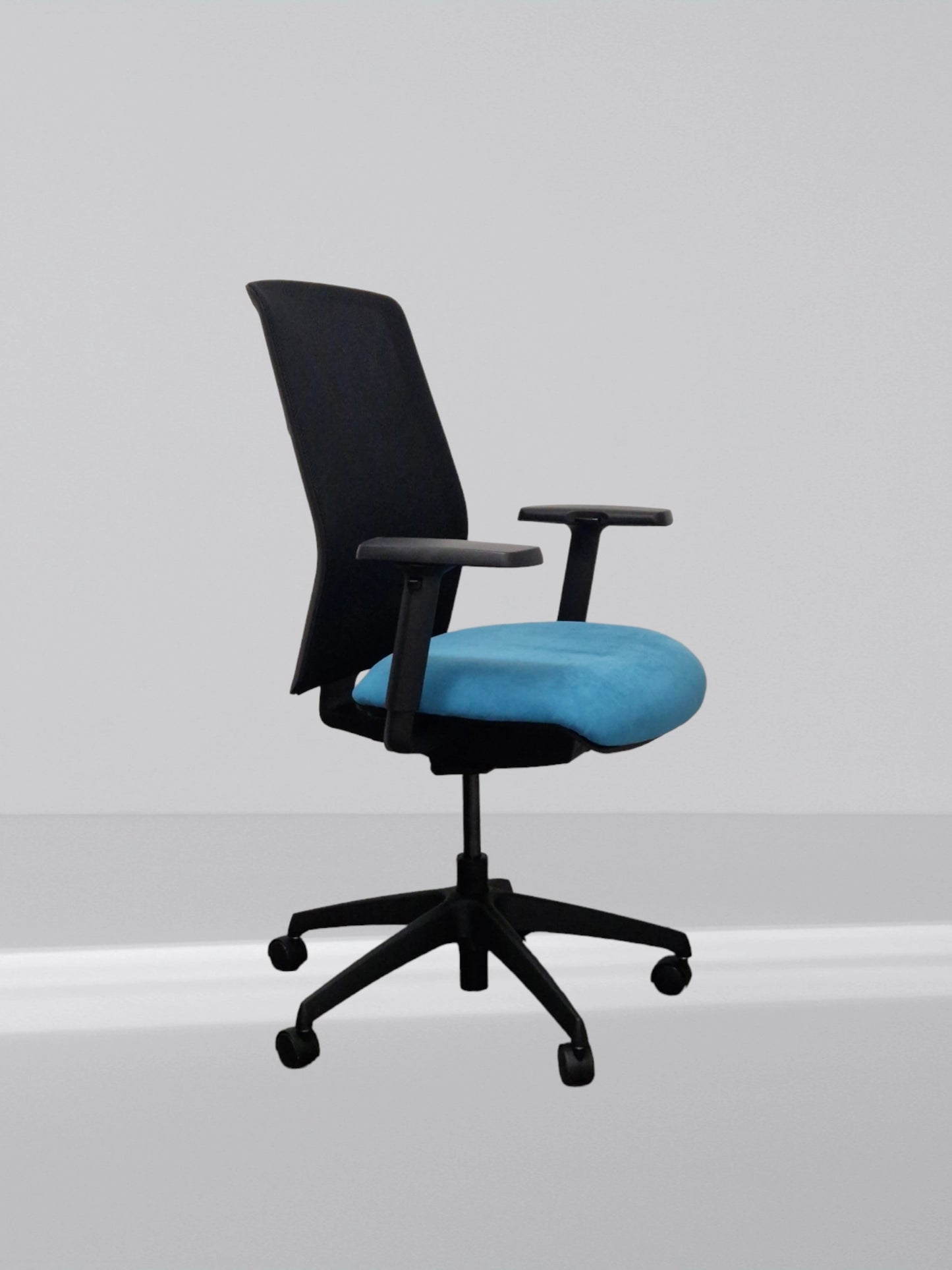 Boss Design Tauro In New Blue Fabric 2022 Model