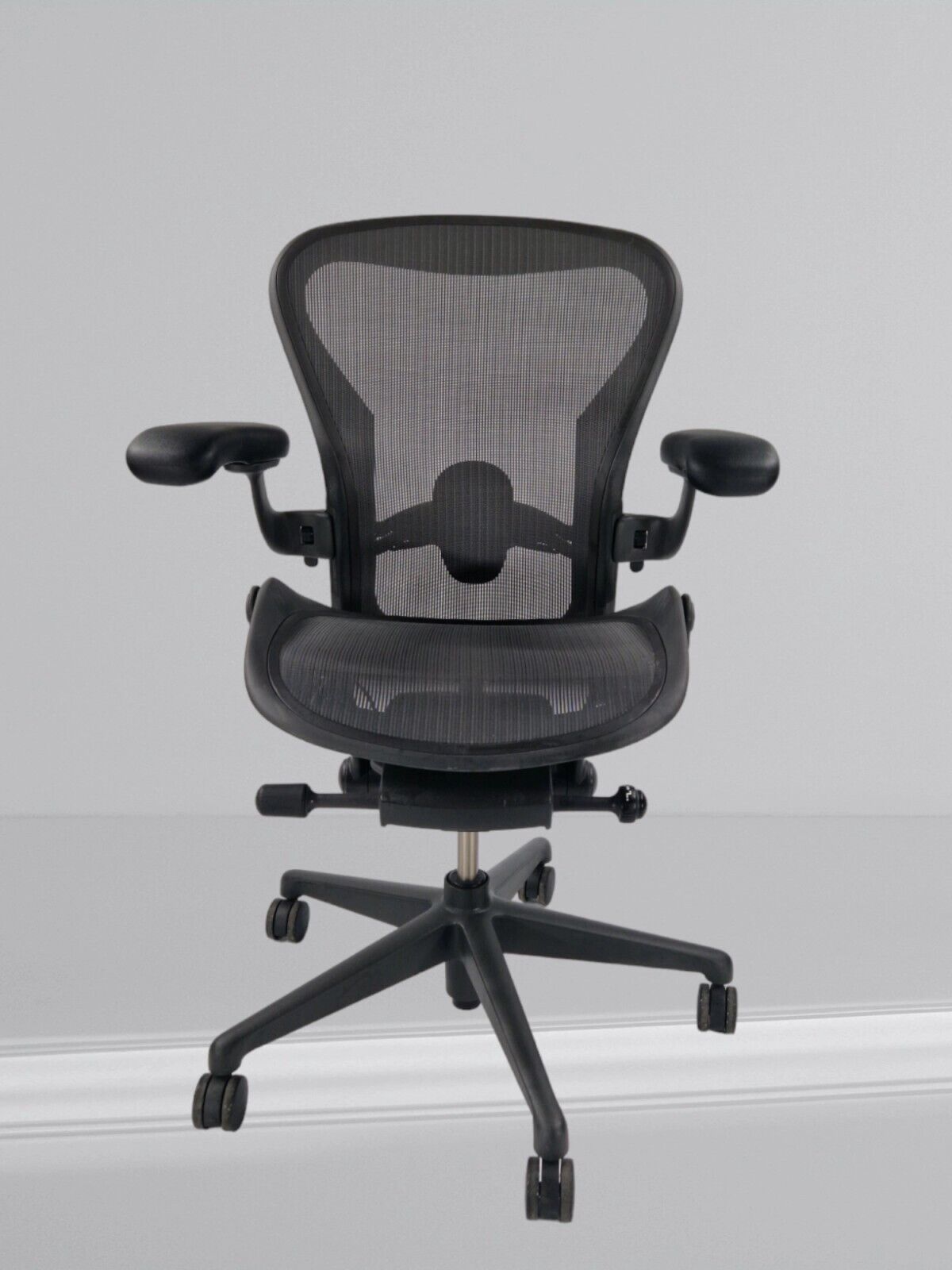 HERMAN MILLER AERON REMASTERD SIZE B