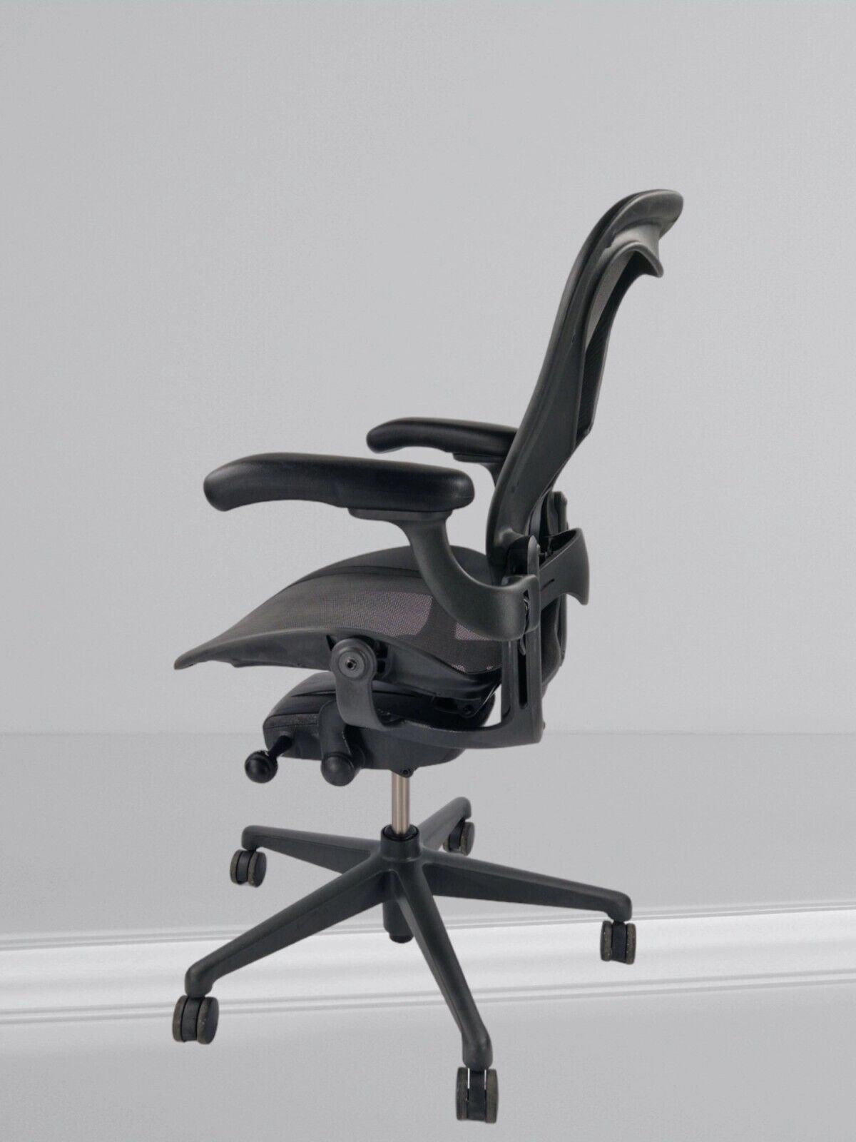 HERMAN MILLER AERON REMASTERD SIZE B