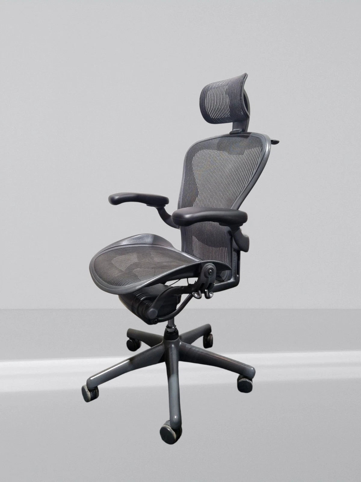 HERMAN MILLER AERON SIZE B FULLY LOADED WITH HEADREST REFURBISHED