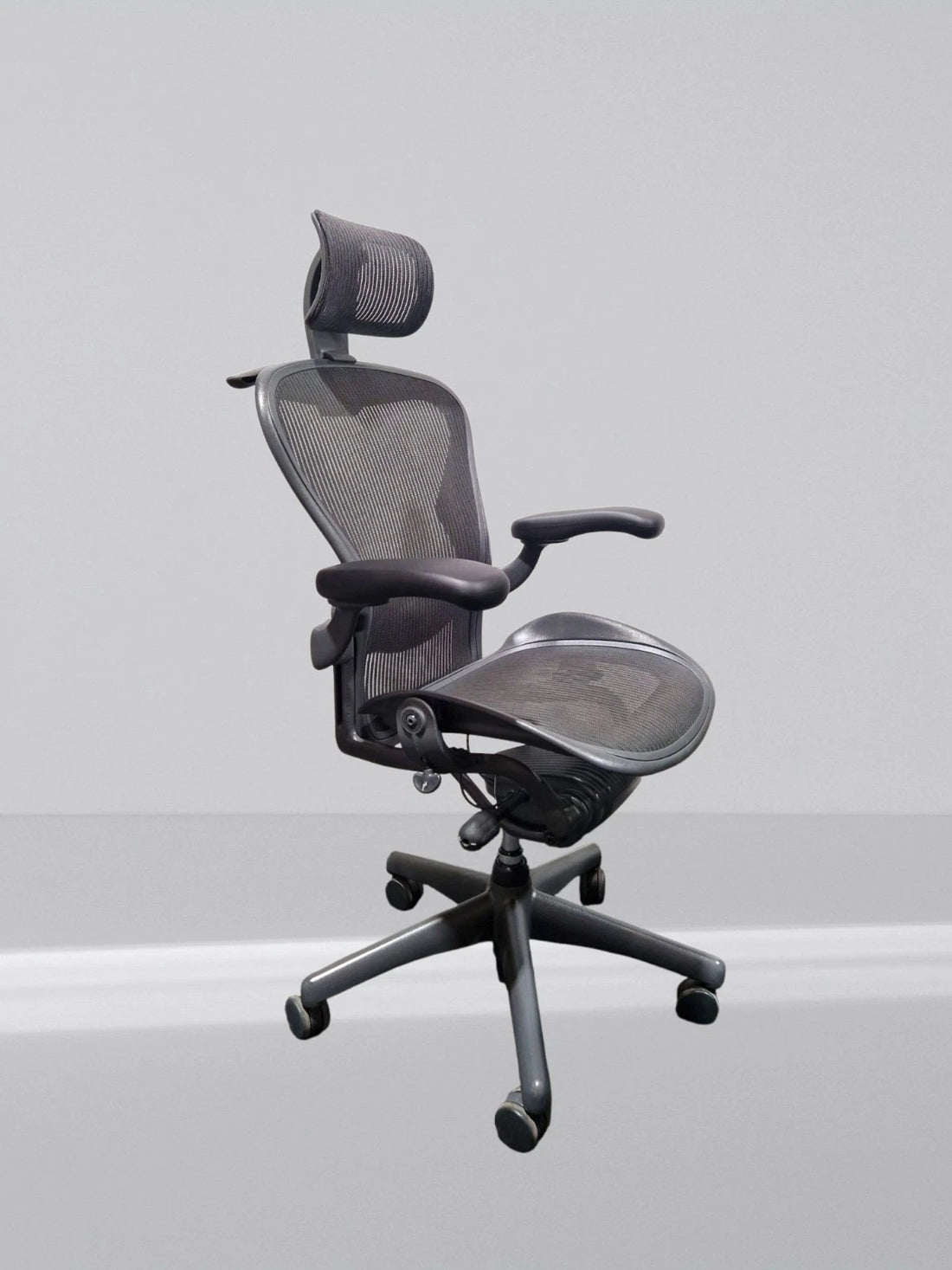 HERMAN MILLER AERON SIZE B FULLY LOADED WITH HEADREST REFURBISHED