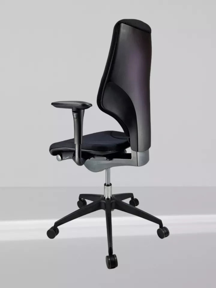 Giroflex G64 In New Black Fabric