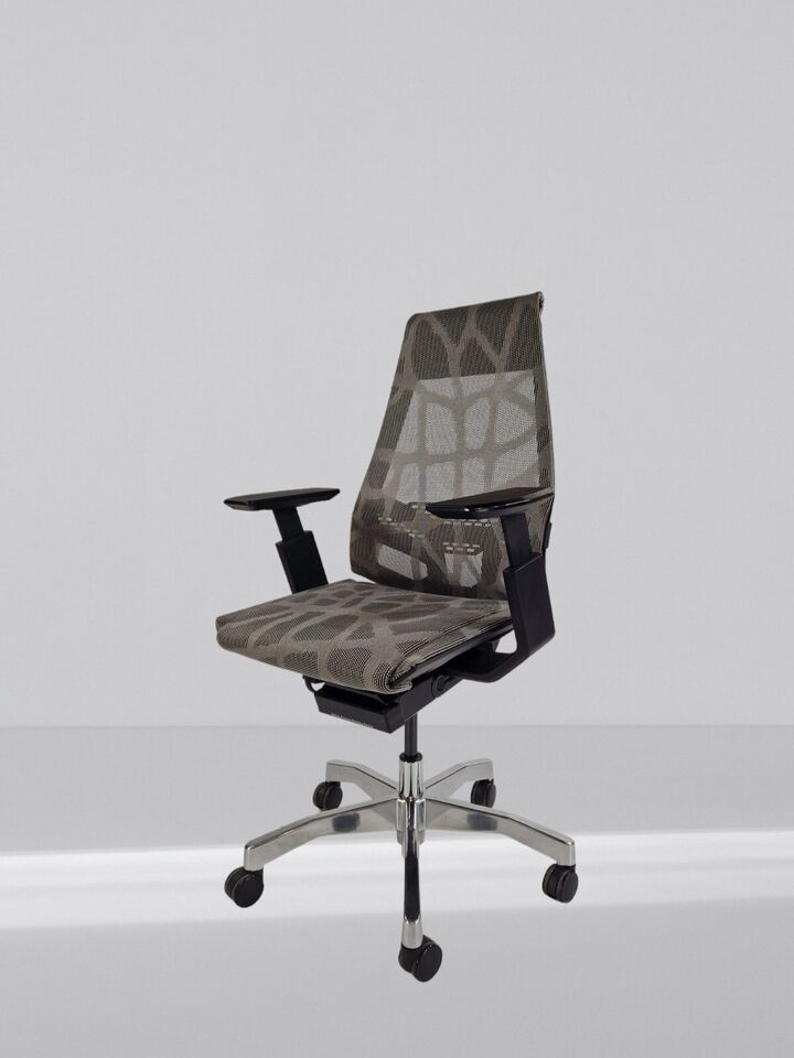 Genidia Office Chair In Silver Mesh And Polished Aluminium Base