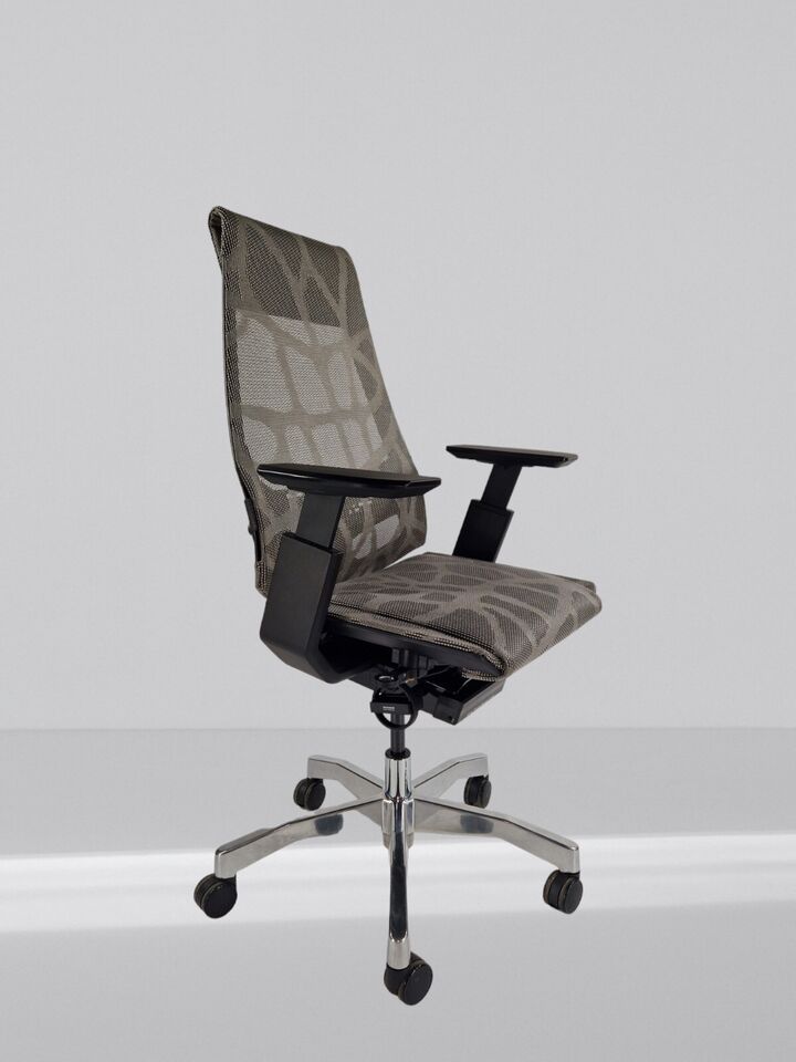 Genidia Office Chair In Silver Mesh And Polished Aluminium Base